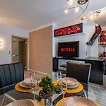 Deluxe With 2 Bedroom In Center 瓦爾納
