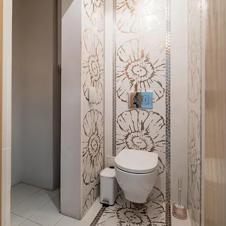 Deluxe With 2 Bedroom In Center * Warna