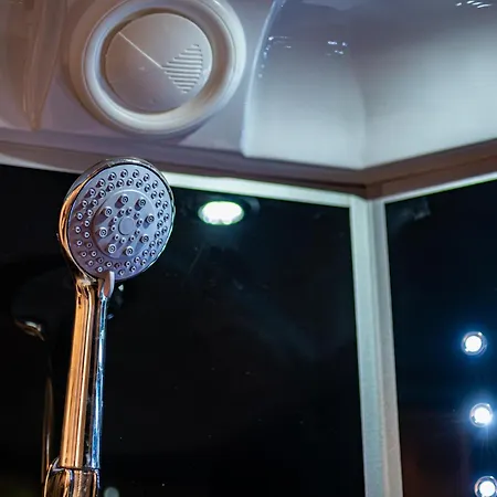 Deluxe With 2 Bedroom In Center Warna