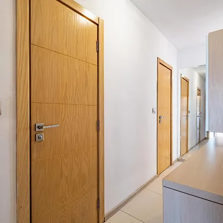 Deluxe With 2 Bedroom In Center * Warna