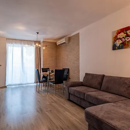 Deluxe With 2 Bedroom In Center Apartment Varna