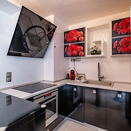 Deluxe With 2 Bedroom In Center * Varna