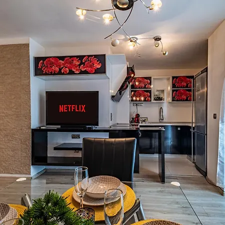 Deluxe With 2 Bedroom In Center