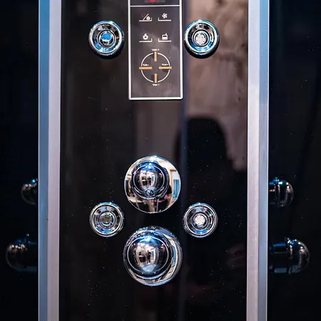 Deluxe With 2 Bedroom In Center Apartament *