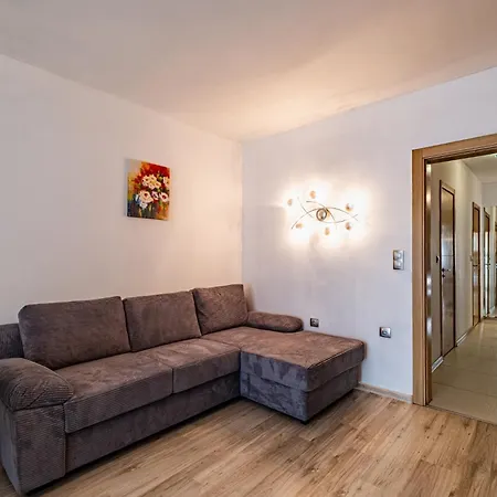 Deluxe With 2 Bedroom In Center Varna