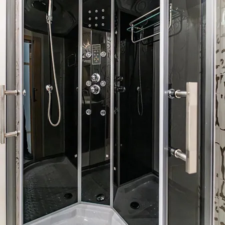 Deluxe With 2 Bedroom In Center Apartament