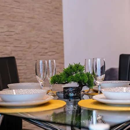 Deluxe With 2 Bedroom In Center