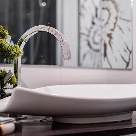 Deluxe With 2 Bedroom In Center Apartament