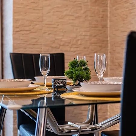 Deluxe With 2 Bedroom In Center Apartament