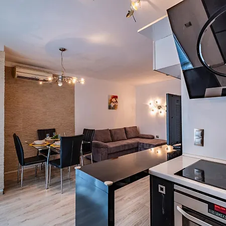 Apartment Deluxe With 2 Bedroom In Center Varna