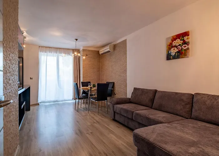 Deluxe With 2 Bedroom In Center Apartment Varna