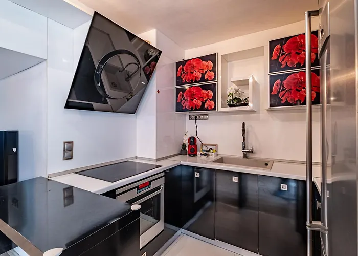 Deluxe With 2 Bedroom In Center * Varna