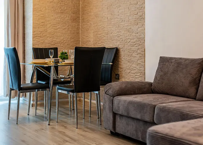 Deluxe With 2 Bedroom In Center