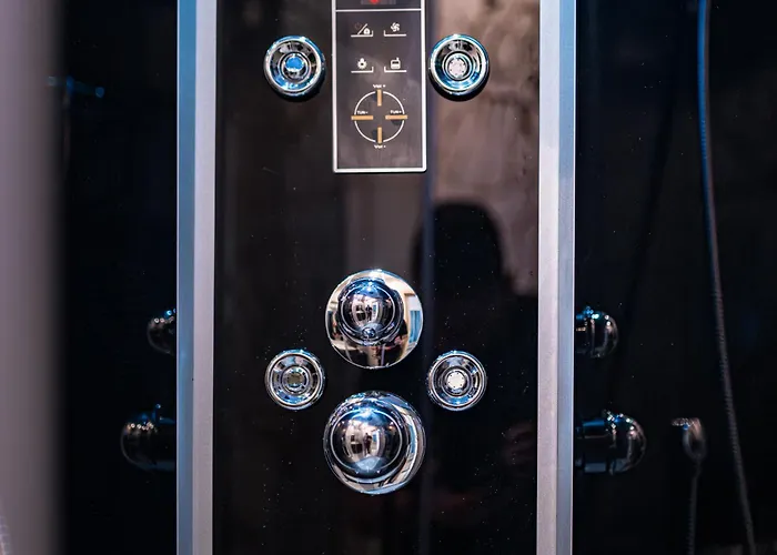 Deluxe With 2 Bedroom In Center Apartment *