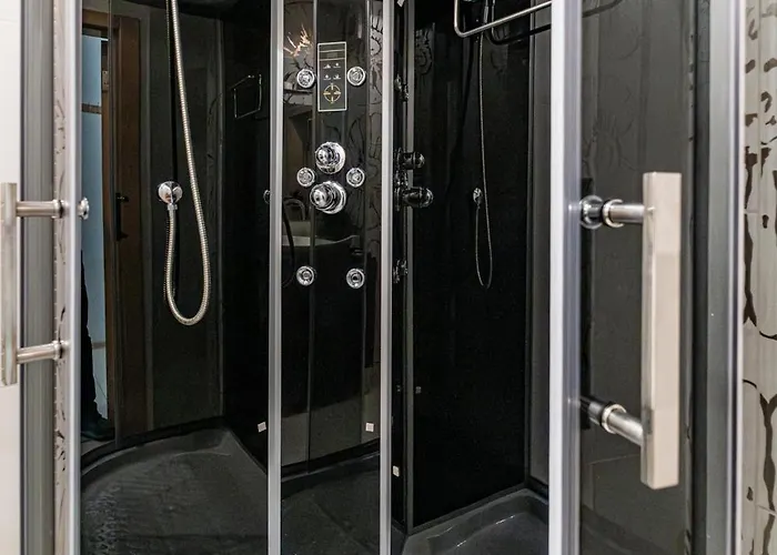 Deluxe With 2 Bedroom In Center Apartment